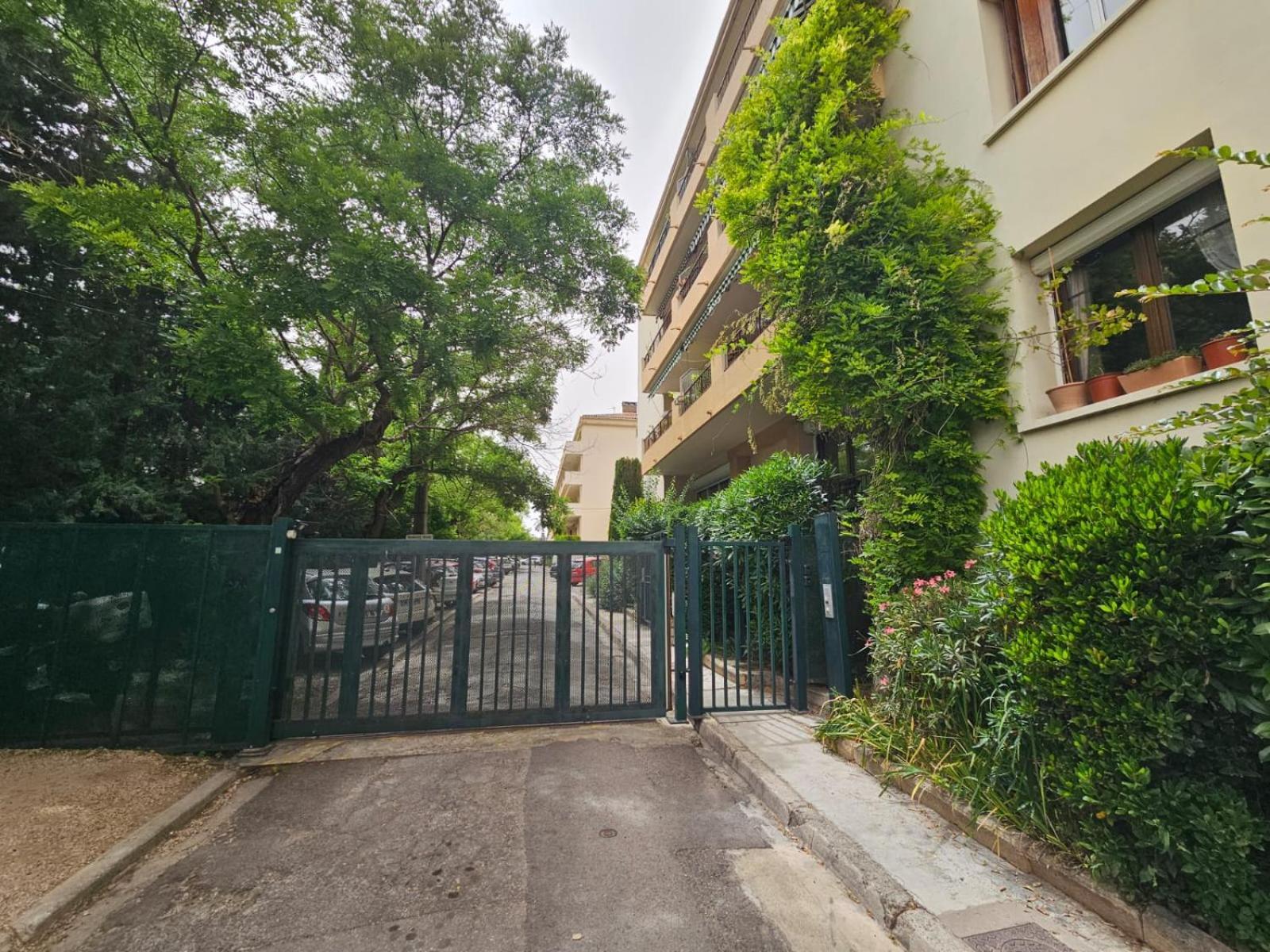 Apartment Provencal-style *