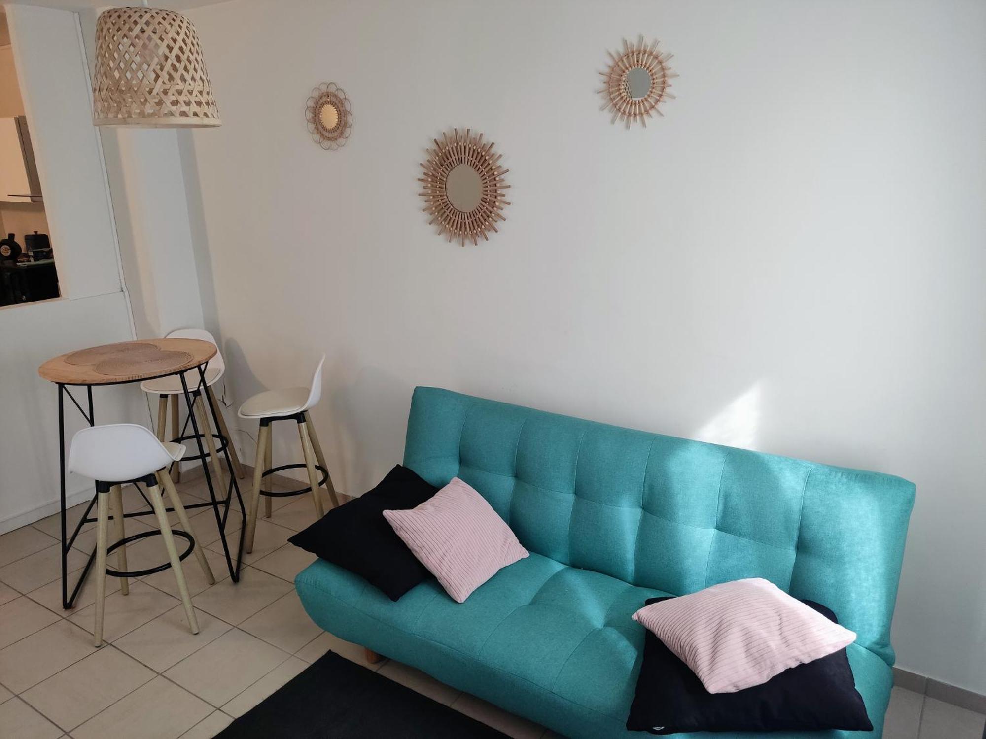 Provencal-style Apartment *